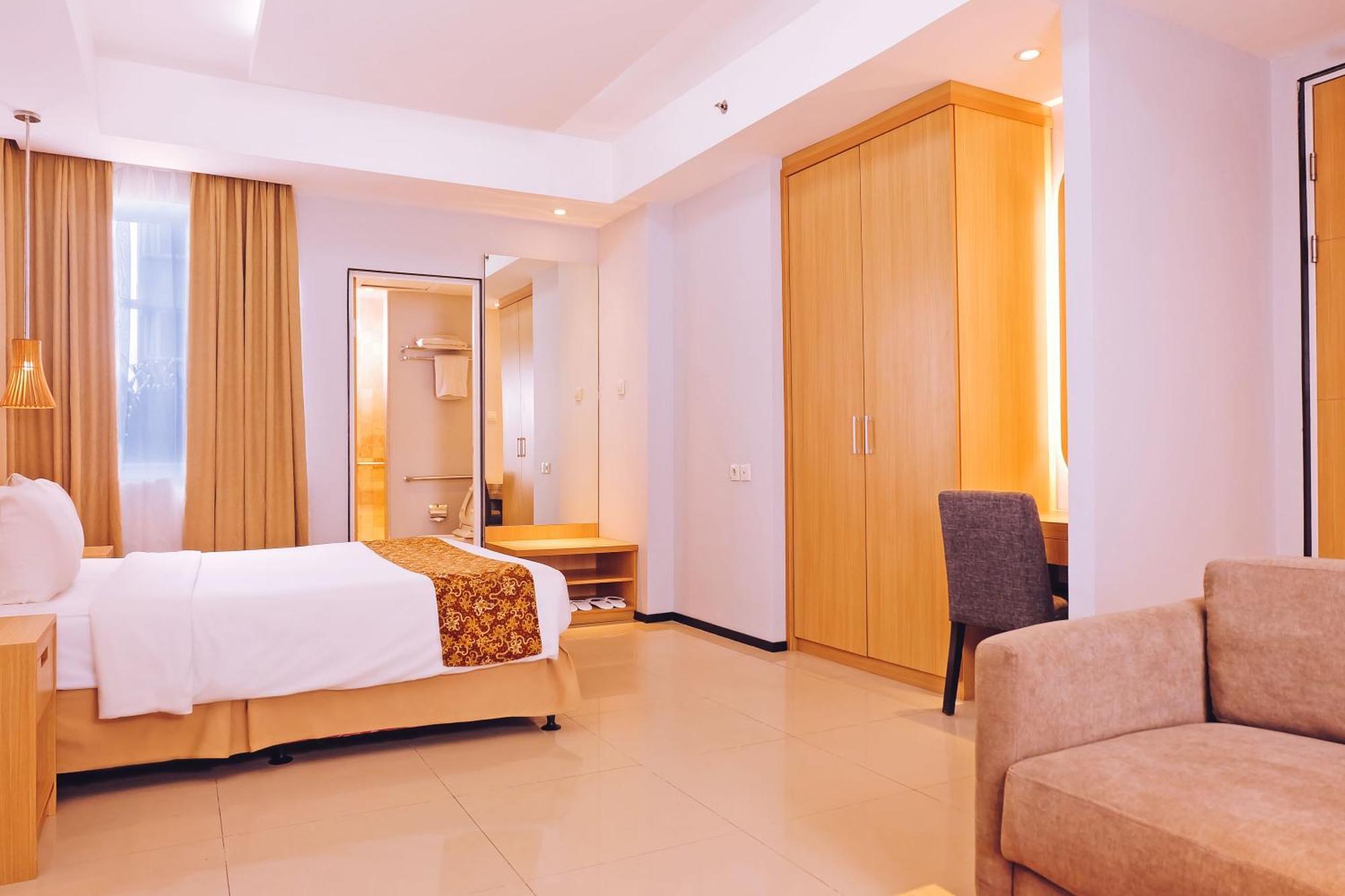Golden Tulip Balikpapan Hotel & Suites Exterior photo